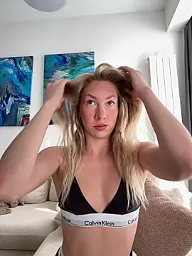 Snapshot of LuisaBecker chatting on February 2026 11:00:01 AM LuisaBecker online show from February 2026 11:00:01 AM