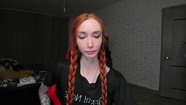 Roxy Silver online show from October 2025 04:19:01 PM