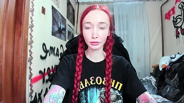 Snapshot of Roxy_Silver chatting on February 2026 08:21:01 PM Roxy Silver online show from February 2026 08:21:01 PM