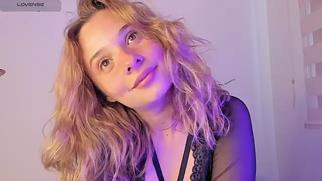 Sophy Bunny online show from December 2024 08:12:02 PM