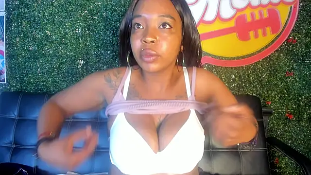 Snapshot of Charlotte__Brown_ chatting on September 2025 01:37:01 PM Charlotte Brown online show from September 2025 01:37:01 PM