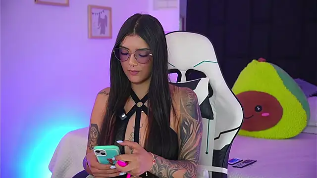 Marianamonroe  online show from April 2026 07:00:01 PM