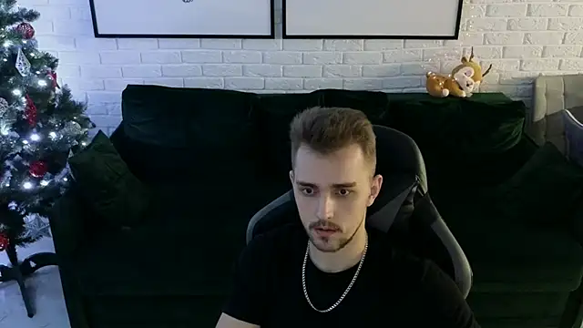 Larstar01 online show from December 2024 01:24:02 AM