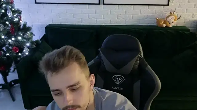 Larstar01 online show from December 2024 05:31:02 AM