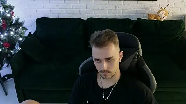 Larstar01 online show from December 2024 05:02:01 AM