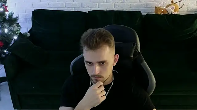 Larstar01 online show from December 2024 01:26:01 AM