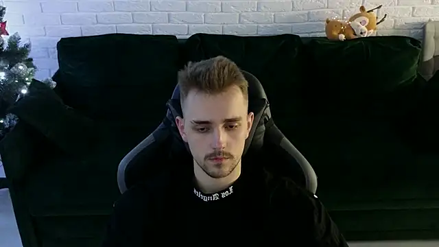 Larstar01 online show from December 2024 01:55:02 AM