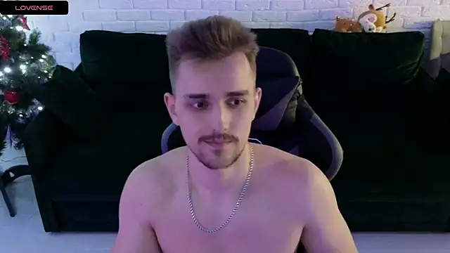 Larstar01 online show from December 2024 04:48:02 AM