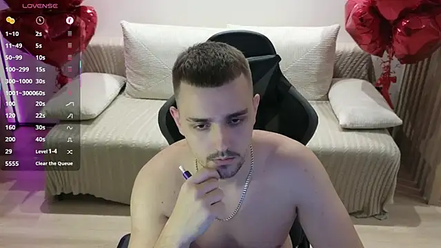 Larstar01 online show from November 2025 12:22:01 AM