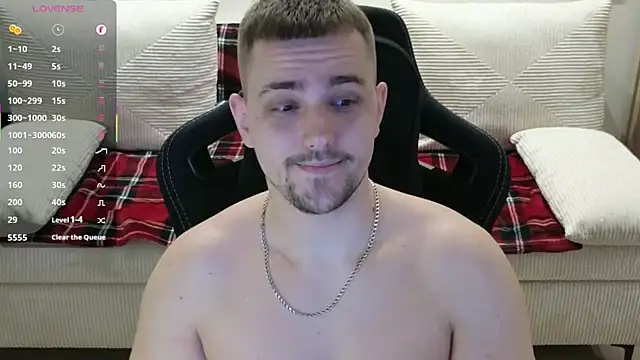 Snapshot of Larstar01 chatting on February 2026 11:31:02 PM Larstar01 online show from February 2026 11:31:02 PM