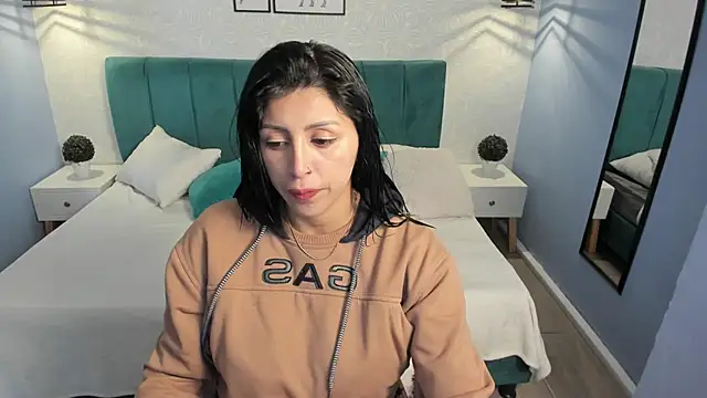 tiffani  love online show from February 2025 01:35:02 PM