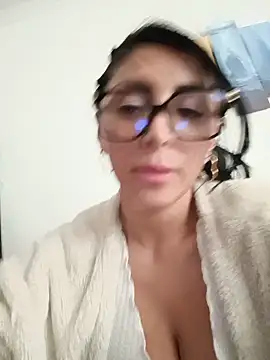 Snapshot of tiffani__love chatting on June 2026 06:57:02 PM tiffani love online show from June 2026 06:57:02 PM