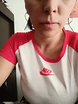 Snapshot of tiffani__love chatting on July 2026 06:54:01 PM tiffani love online show from July 2026 06:54:01 PM