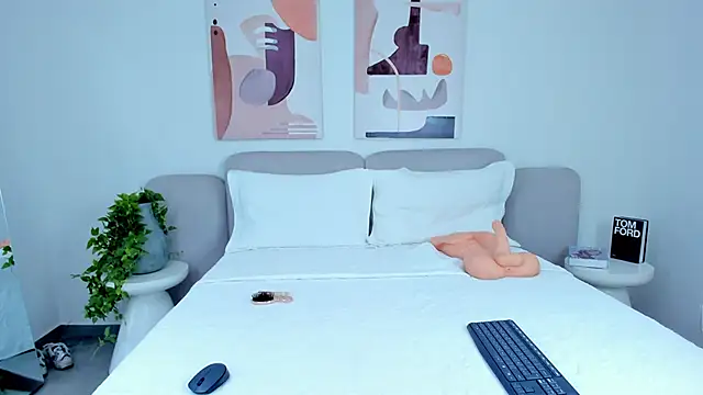 Emi latingirl online show from March 2025 08:53:01 PM