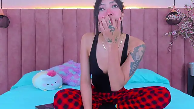 Snapshot of MarianaBranzz chatting on December 2024 05:33:02 PM MarianaBranzz online show from December 2024 05:33:02 PM