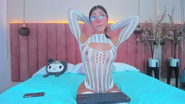 Snapshot of MarianaBranzz chatting on January 2025 12:56:01 PM MarianaBranzz online show from January 2025 12:56:01 PM