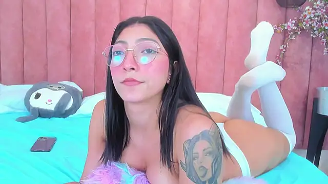 Snapshot of MarianaBranzz chatting on January 2025 03:58:01 PM MarianaBranzz online show from January 2025 03:58:01 PM