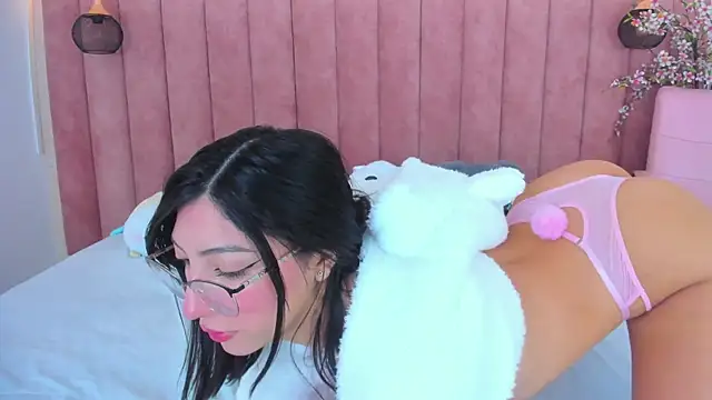 Snapshot of MarianaBranzz chatting on February 2025 12:55:01 PM MarianaBranzz online show from February 2025 12:55:01 PM