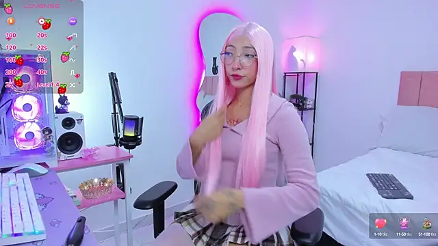 Snapshot of MarianaBranzz chatting on October 2025 11:01:02 PM MarianaBranzz online show from October 2025 11:01:02 PM