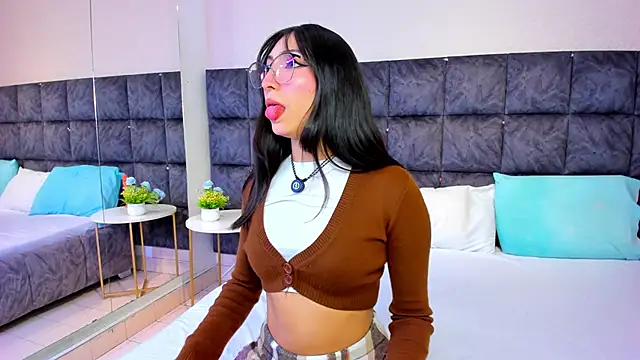 Snapshot of MarianaBranzz chatting on November 2025 05:27:02 AM MarianaBranzz online show from November 2025 05:27:02 AM