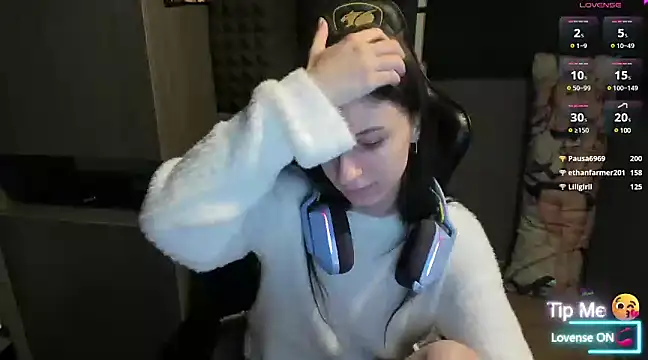 Snapshot of _Nika_Kik chatting on January 2025 01:43:02 AM Nika Kik online show from January 2025 01:43:02 AM