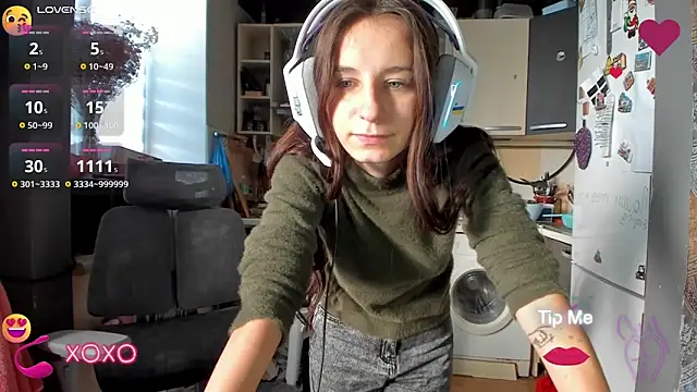 Snapshot of _Nika_Kik chatting on October 2025 12:45:01 PM Nika Kik online show from October 2025 12:45:01 PM