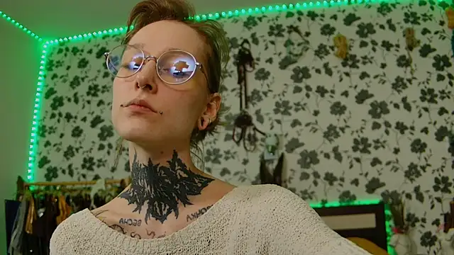 Snapshot of Littlespacemouse chatting on September 2025 03:06:01 PM Littlespacemouse online show from September 2025 03:06:01 PM