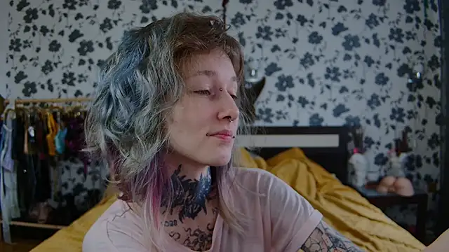 Snapshot of Littlespacemouse chatting on October 2025 06:12:02 AM Littlespacemouse online show from October 2025 06:12:02 AM