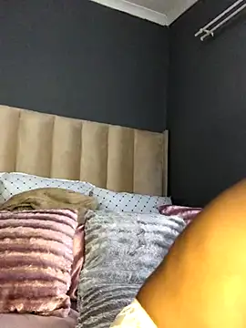 Nicole Liam  online show from October 2025 01:34:01 PM