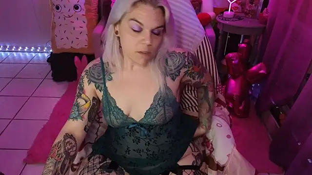 CherryBombBomb online show from February 2025 06:39:01 AM