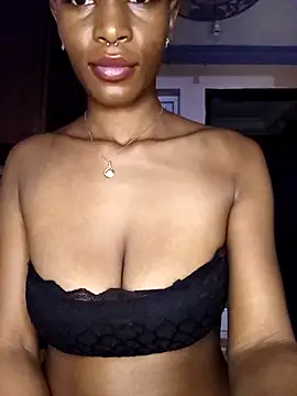 Snapshot of Ayrella02 chatting on February 2026 05:01:01 PM Ayrella02 online show from February 2026 05:01:01 PM