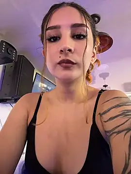 Mon Cherry online show from April 2026 02:02:01 AM