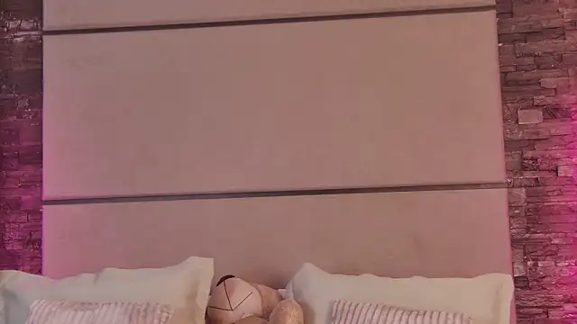 LunaWills  online show from March 2025 05:20:01 AM