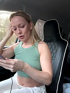 Snapshot of LavenderHot chatting on October 2025 01:50:02 AM LavenderHot online show from October 2025 01:50:02 AM