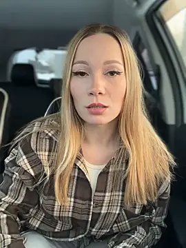 Snapshot of LavenderHot chatting on November 2025 02:28:02 AM LavenderHot online show from November 2025 02:28:02 AM