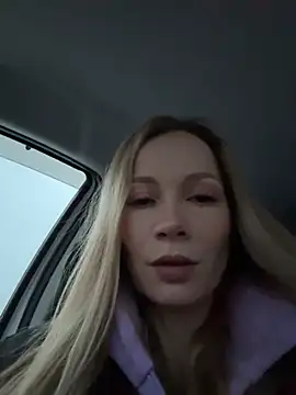 Snapshot of LavenderHot chatting on November 2025 02:12:02 AM LavenderHot online show from November 2025 02:12:02 AM