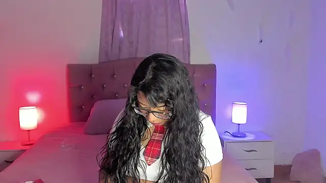 Latinabombsheell online show from November 2025 03:44:02 PM