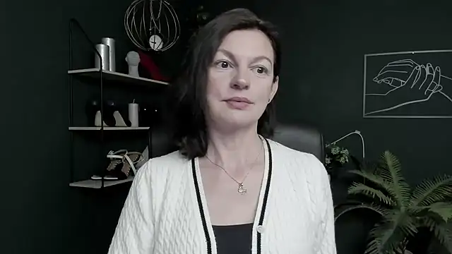 Snapshot of VivianWILD chatting on July 2026 05:10:02 AM VivianWILD online show from July 2026 05:10:02 AM