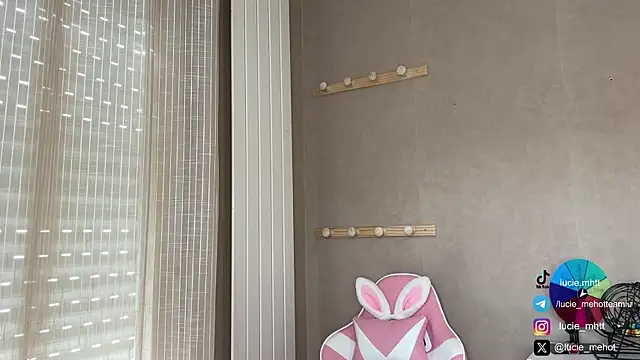 lucie mehott online show from September 2025 07:47:01 AM