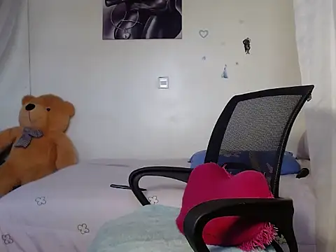 Snapshot of TeenieReeny chatting on March 2025 08:54:02 AM TeenieReeny online show from March 2025 08:54:02 AM