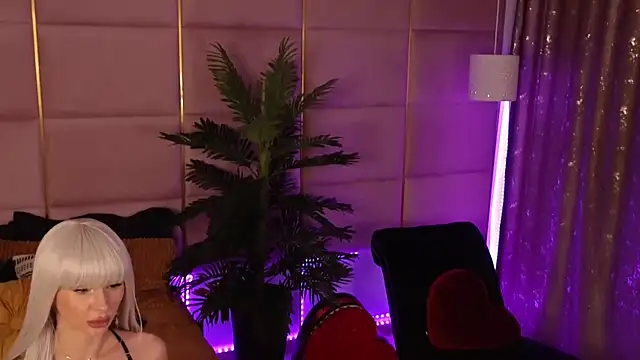 Elliblue online show from January 2025 11:49:02 PM