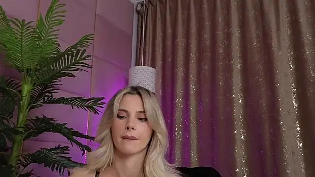 Elliblue online show from October 2025 12:57:01 AM