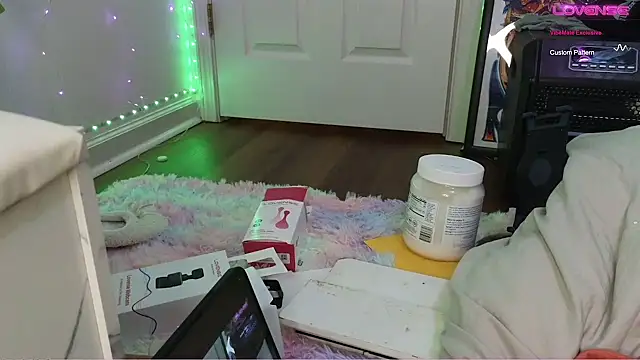 Snapshot of yummyrina chatting on December 2024 06:56:01 AM yummyrina online show from December 2024 06:56:01 AM