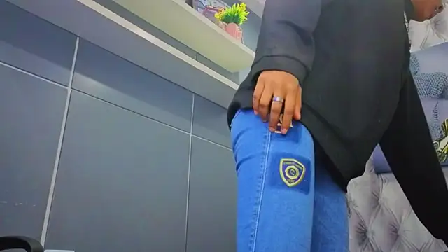 Hilary-banks online show from September 2025 04:34:02 AM