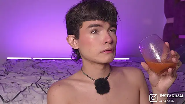 Snapshot of Angelo_018 chatting on November 2025 05:43:01 AM Angelo 018 online show from November 2025 05:43:01 AM