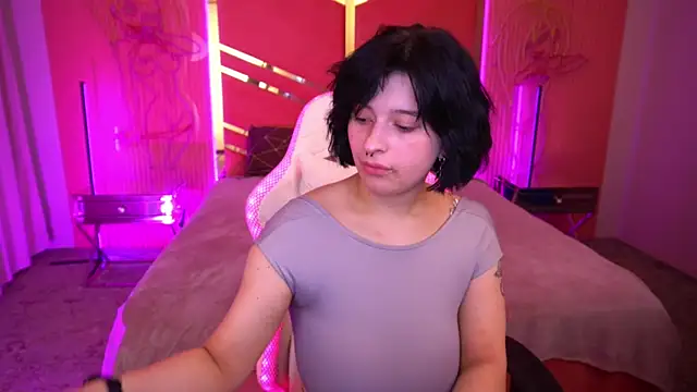 Miki Kivi online show from February 2025 08:41:01 PM