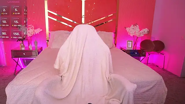 Miki Kivi online show from April 2026 11:11:02 PM