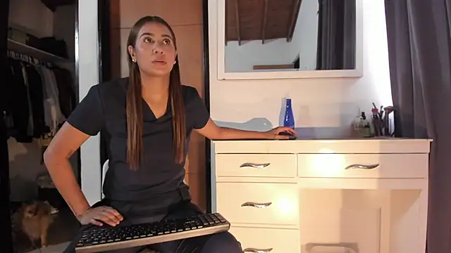 Alana Suares1 online show from July 2026 08:58:01 PM