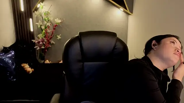 almma shy online show from November 2025 01:22:01 PM