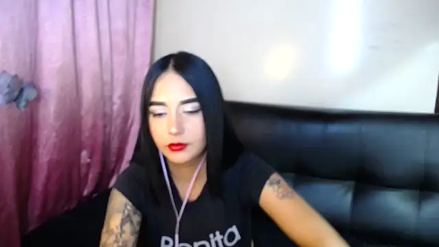 Annerainhoot online show from November 2025 05:44:01 AM